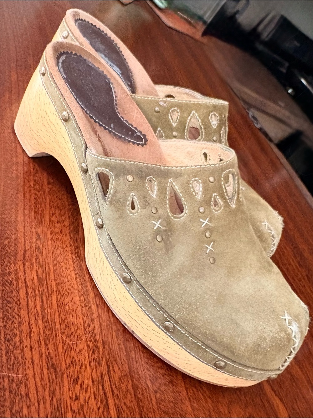 • Indigo by Clarks Suede Wooden
Clogs Boho Y2K 9M